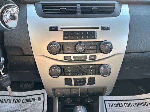 Used 2009 Ford Focus SE image 24