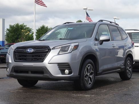 Used 2022 Subaru Forester Premium AWD/4WD image 6