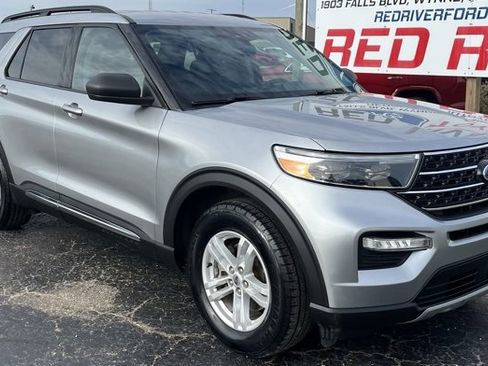 Used 2021 Ford Explorer XLT w/ Equipment Group 202A image 2