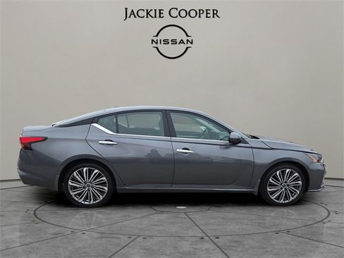 New 2025 Nissan Altima 2.5 SL image 6