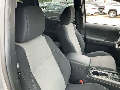 Used 2023 Toyota Tacoma TRD Off-Road image 18