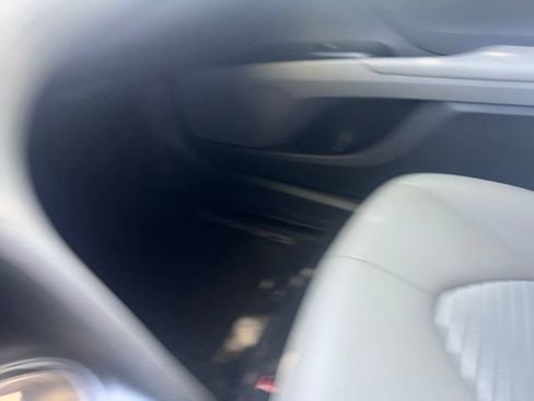 Used 2019 Toyota Camry SE w/ Convenience Package FWD image 12