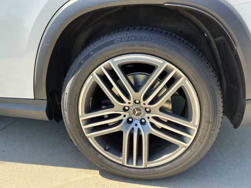 Used 2025 Mercedes-Benz GLS 450 4MATIC image 13