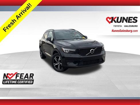 Used 2024 Volvo XC40 B5 Core AWD/4WD image 1