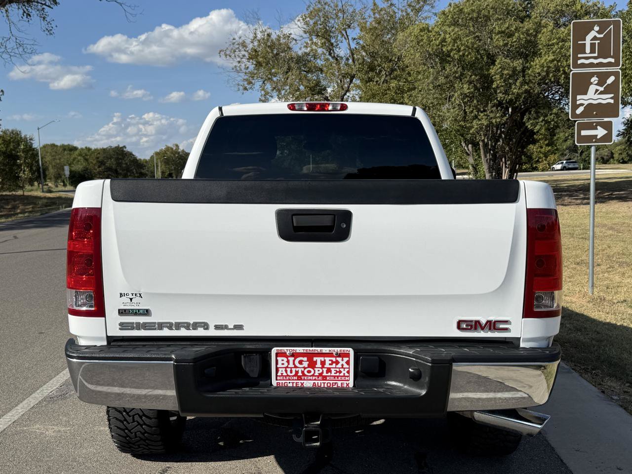 Used 2010 GMC Sierra 1500 SLE w/ Texas Edition RWD image 9