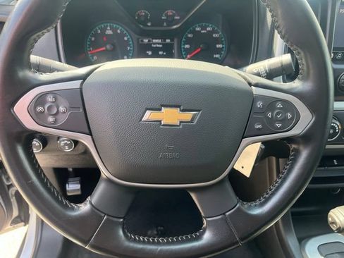 Used 2021 Chevrolet Colorado LT AWD/4WD image 17