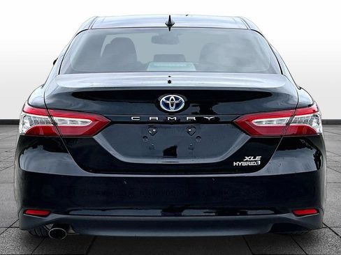 Used 2020 Toyota Camry XLE w/ Sunroof Package FWD image 4