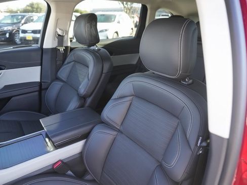 Used 2025 Lincoln Nautilus Reserve image 10