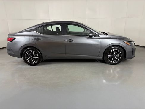 Used 2024 Nissan Sentra SV FWD image 9