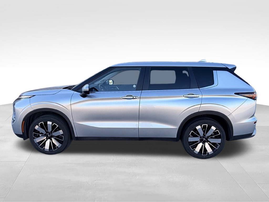 Used 2025 Mitsubishi Outlander SE AWD/4WD image 10