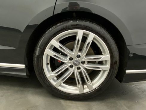 Used 2020 Audi S8 L w/ S8 Executive Package image 18