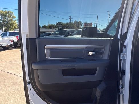 Used 2018 RAM 2500 SLT image 9