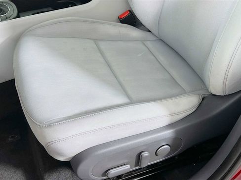 Certified 2025 Hyundai Kona SEL image 19