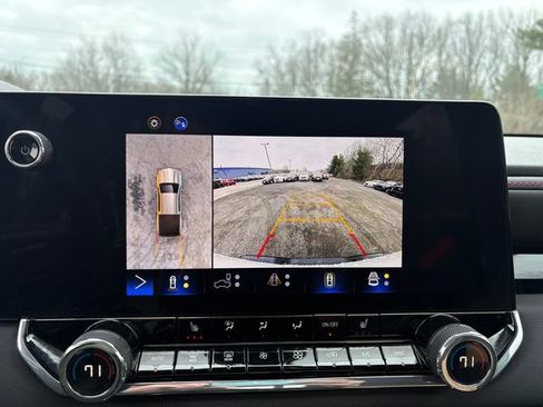 Used 2024 Chevrolet Colorado Z71 w/ Z71 Convenience Package 2 image 9