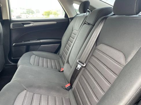 Used 2020 Ford Fusion SE FWD image 17