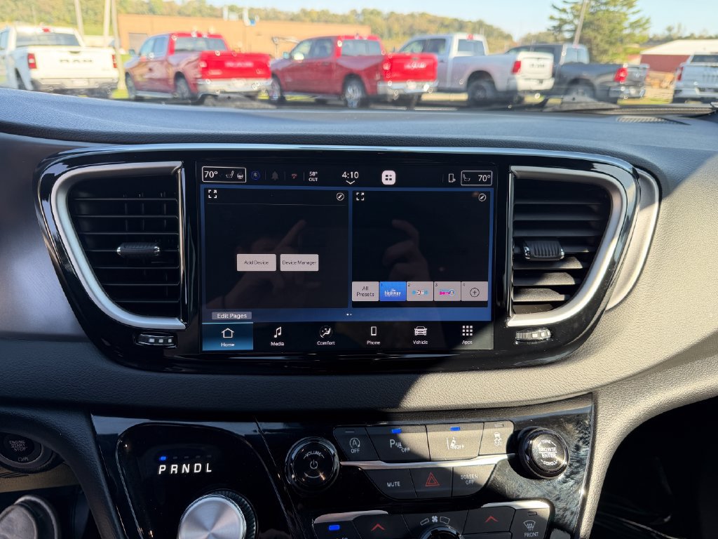 Used 2026 Chrysler Pacifica Select FWD image 26