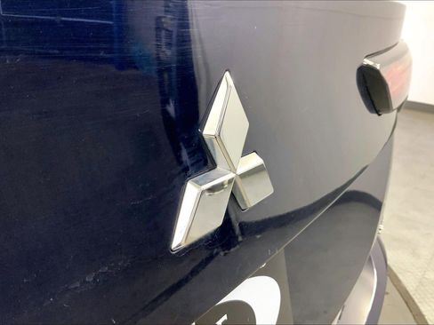 Used 2025 Mitsubishi Outlander SE image 29