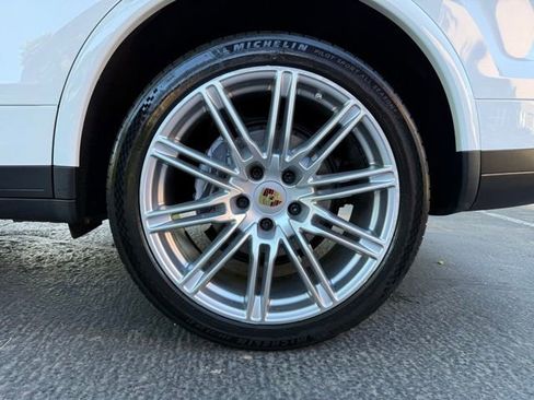 Used 2018 Porsche Cayenne Platinum Edition AWD/4WD image 27