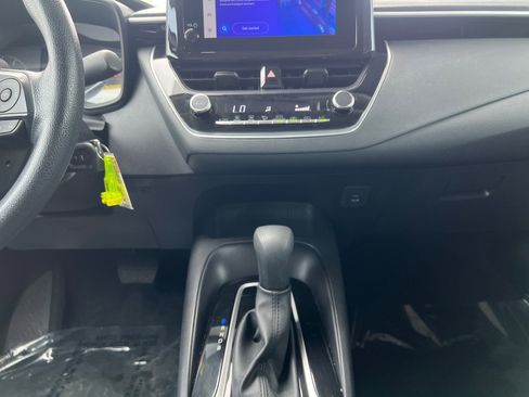 Used 2025 Toyota Corolla LE FWD image 11