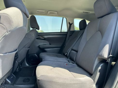 Used 2021 Toyota Highlander L AWD/4WD image 14
