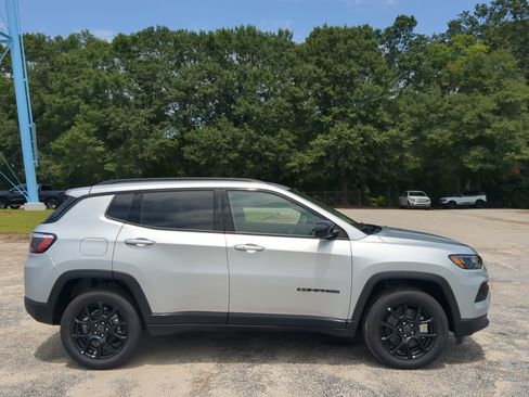 New 2026 Jeep Compass Latitude AWD/4WD image 2