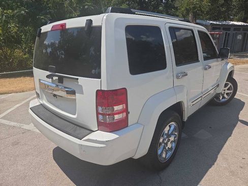 Used 2010 Jeep Liberty Limited w/ Tire & Wheel Group RWD image 6