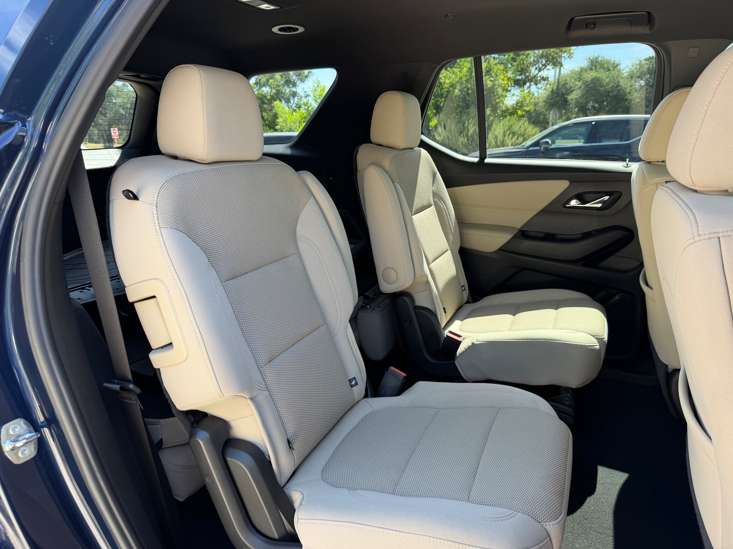 Used 2023 Chevrolet Traverse LT FWD image 12