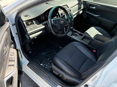 Used 2015 Toyota Camry SE FWD image 7
