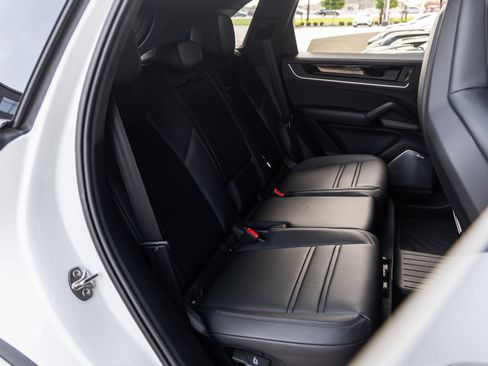 Certified 2025 Porsche Cayenne GTS AWD/4WD image 43
