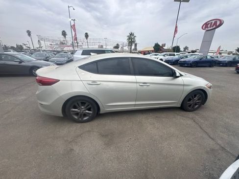 Used 2017 Hyundai Elantra SE FWD image 5