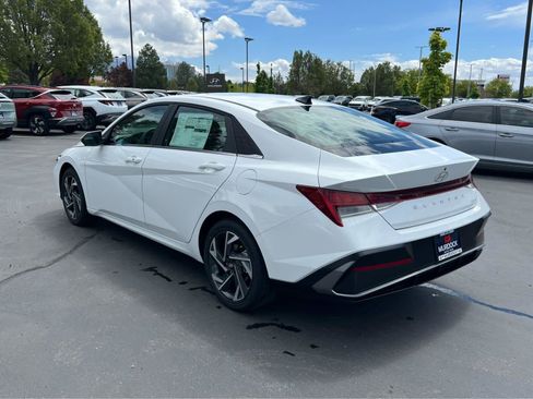 New 2026 Hyundai Elantra Limited FWD image 11