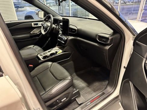 Used 2022 Ford Explorer ST w/ ST Street Pack image 21