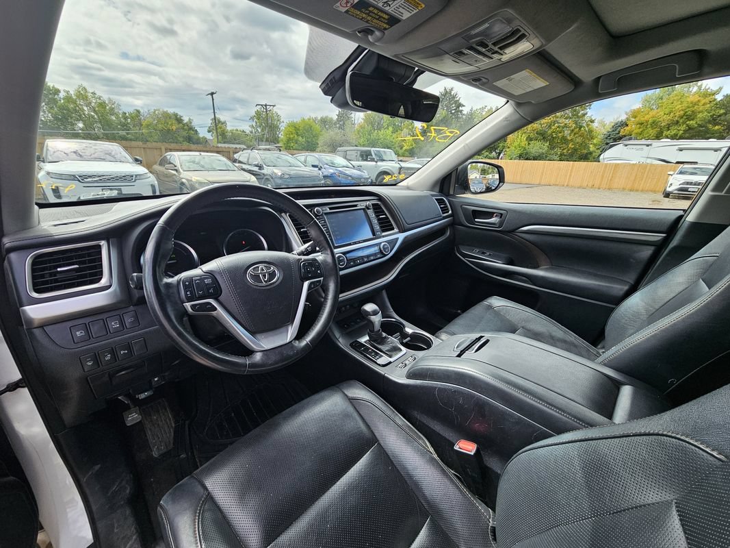 Used 2018 Toyota Highlander Limited Platinum w/ Carpet Mat Package (TMS) AWD/4WD image 3