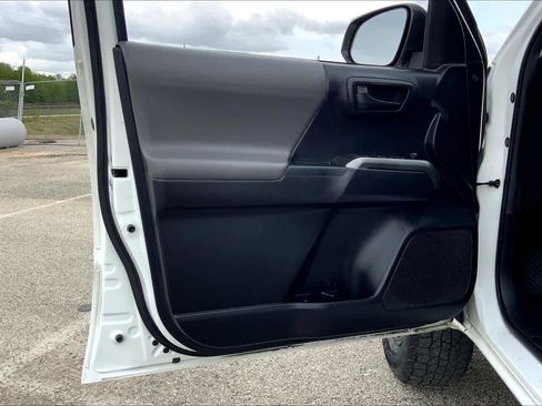 Used 2020 Toyota Tacoma SR5 image 21