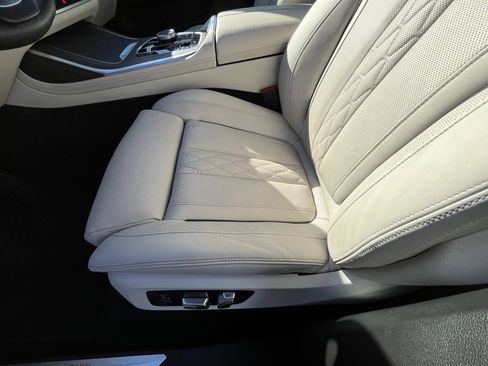 Used 2024 BMW X7 xDrive40i w/ Premium Package image 18