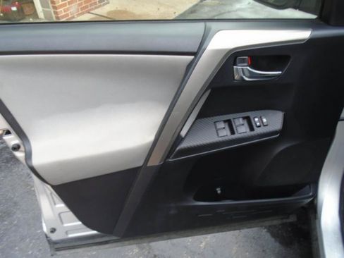 Used 2015 Toyota RAV4 XLE AWD/4WD image 19