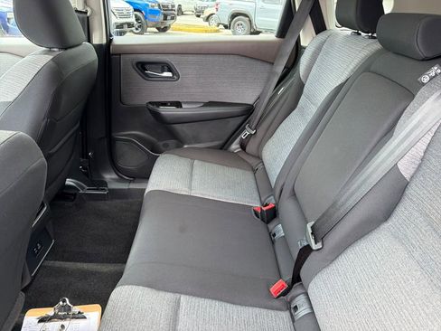 Used 2023 Nissan Rogue SV image 32