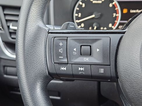 Used 2023 Nissan Rogue SV image 24