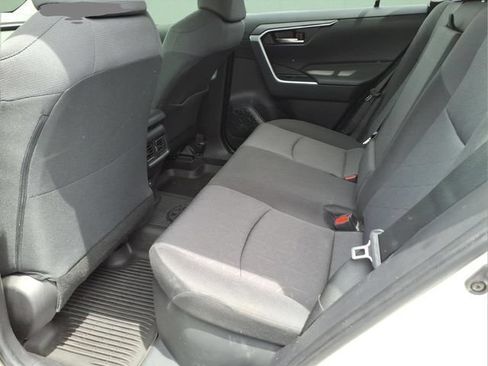 Used 2022 Toyota RAV4 XLE AWD/4WD image 12