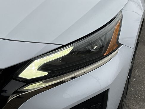 Used 2023 Nissan Altima 2.5 SR w/ SR Premium Package image 11