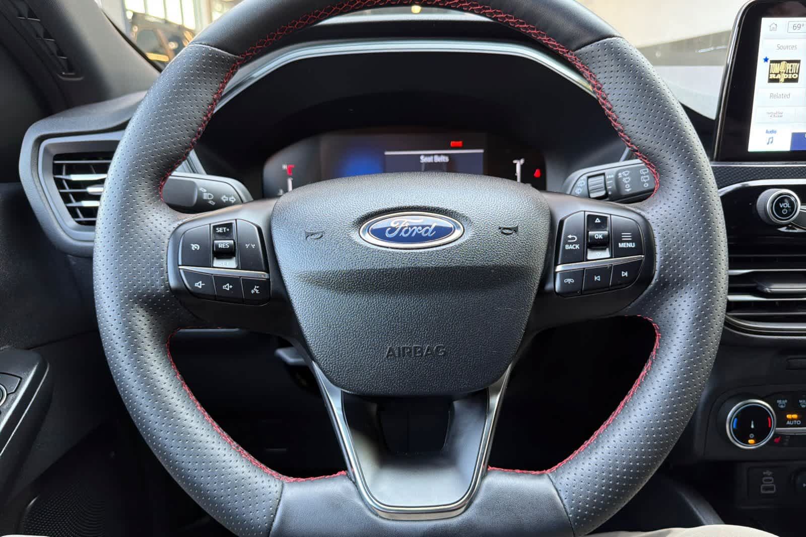 Used 2025 Ford Escape ST-Line Select AWD/4WD image 25