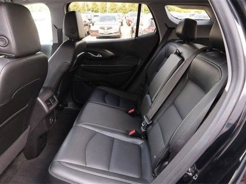 Used 2024 GMC Terrain SLT image 10