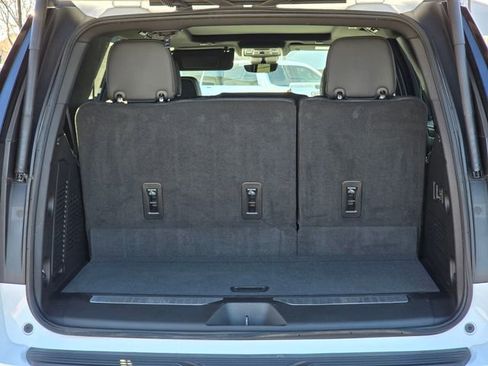 Used 2023 Chevrolet Tahoe Premier w/ Premium Package image 15