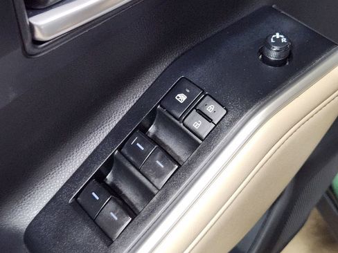 Used 2023 Toyota Highlander XLE FWD image 45