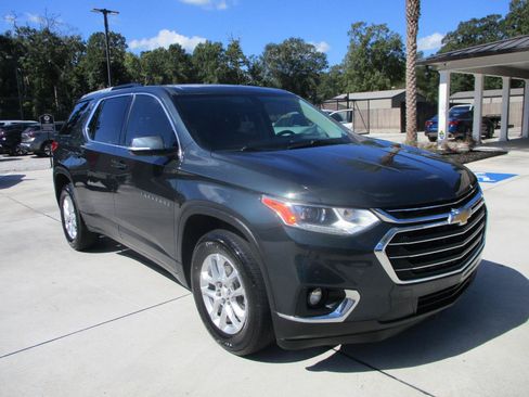 Used 2018 Chevrolet Traverse LT FWD image 3