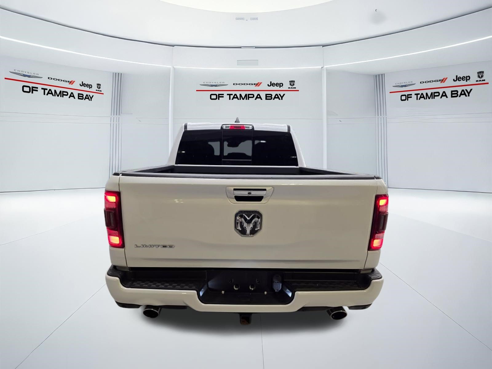 Used 2022 RAM 1500 Limited w/ Body Color Bumper Group AWD/4WD image 5