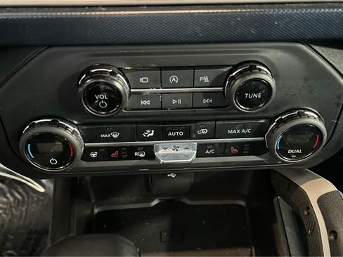 Used 2023 Ford Bronco Outer Banks w/ Sasquatch Package AWD/4WD image 14
