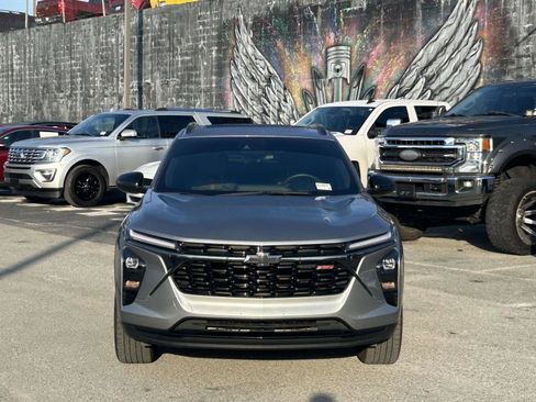 Used 2024 Chevrolet Trax RS w/ Sunroof Package FWD image 2