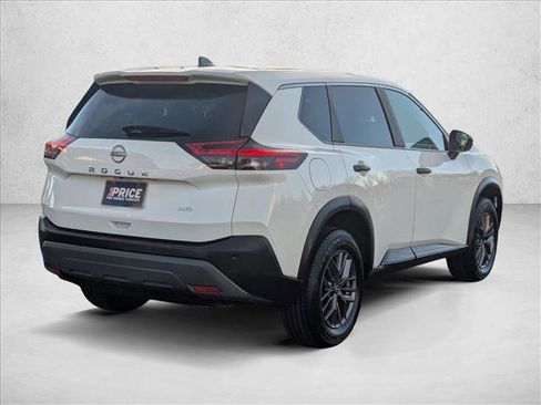 Used 2023 Nissan Rogue S image 5
