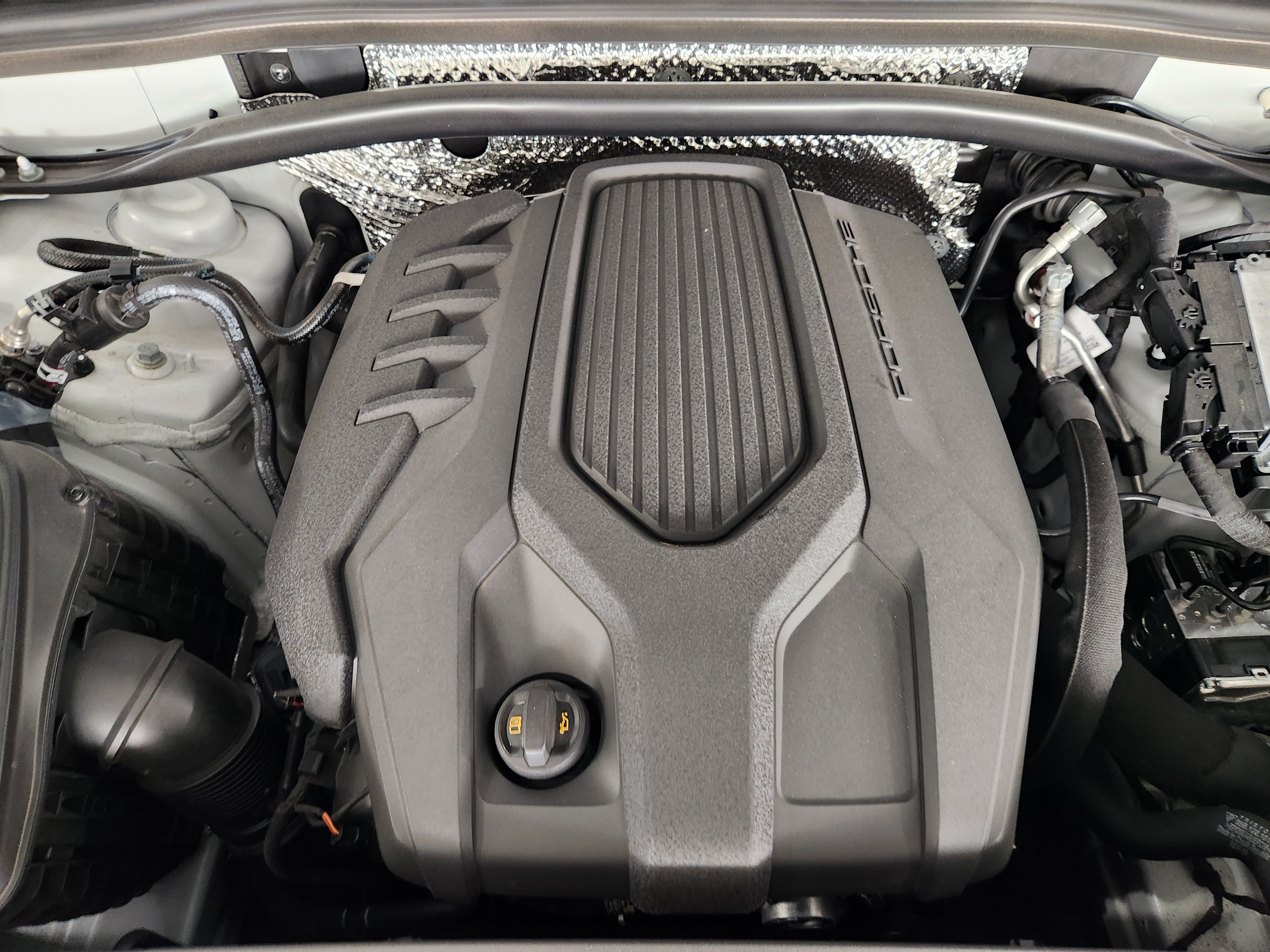 Certified 2026 Porsche Macan AWD/4WD image 34